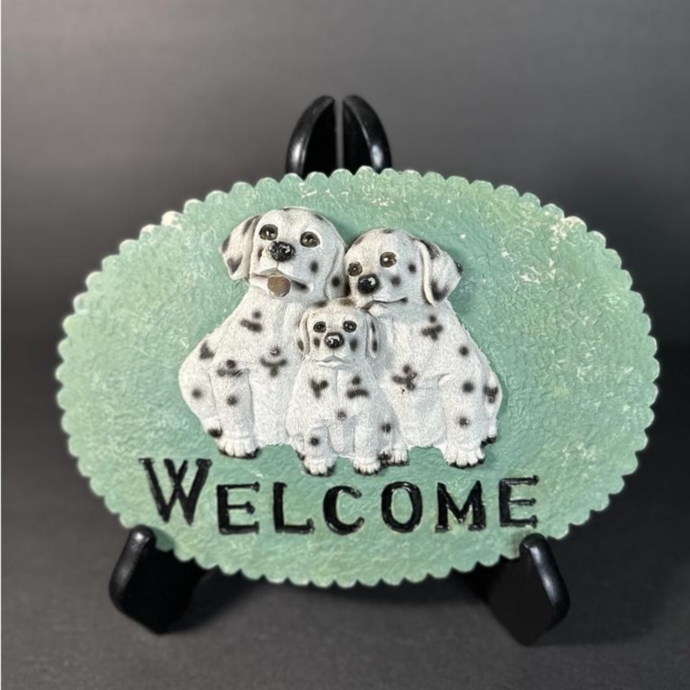 Welcome Sign Three Dogs